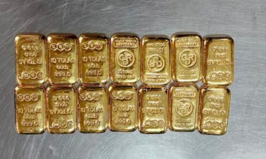 সিগারেটের প্যাকেটে মিলল সোয়া কোটির সোনার বার