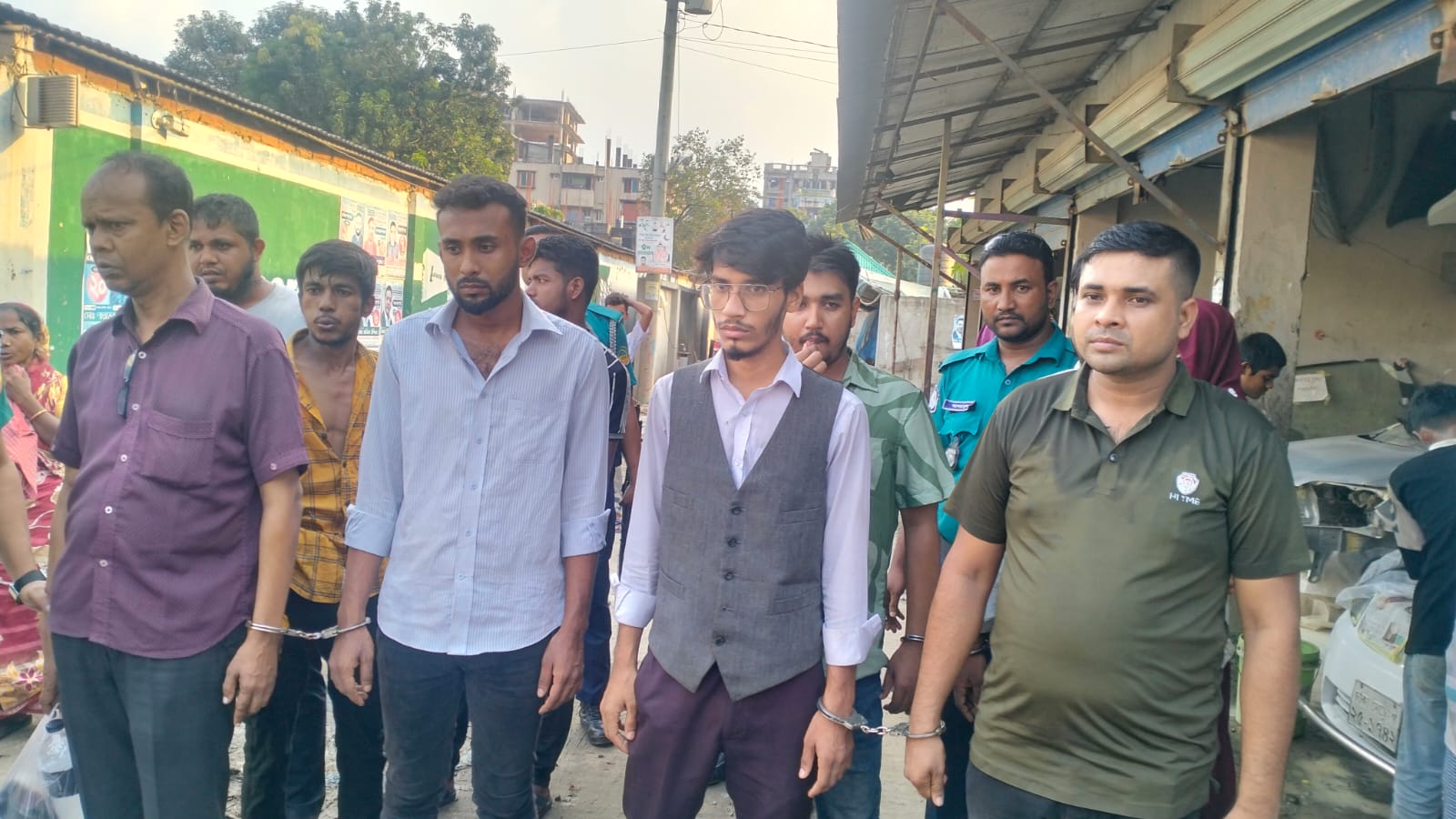 ‎গাজীপুর বেস্টটেক সিকিউরিটি সার্ভিসে চাকরির নামে প্রতারণা ও শ্লীলতাহানির দায়ে গ্রেফতার ৬