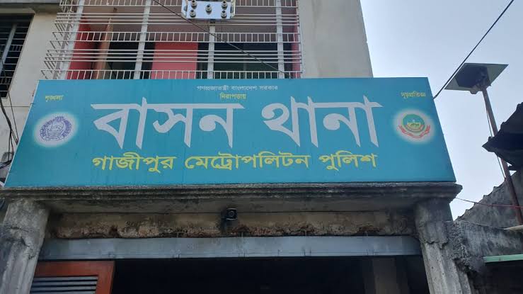 গাজীপুরে ১০ মামলার আসামি ছিনতাইকারী সাব্বিরসহ ২ জন গ্রেফতার: ৫ টি মোবাইল উদ্ধার