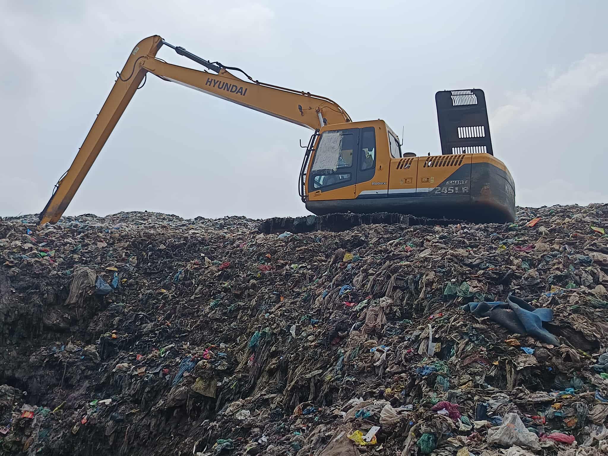 ময়লার দাম ১০ কোটি, আসলে এটা কি ময়লা, নাকি স্বর্ণ, আর এই ময়লা নিয়েই হচ্ছে দ্বিধাদ্বন্দ্ব
