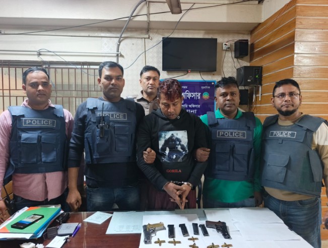 গাছায় ২টি বিদেশি পিস্তল ও ২৪ রাউন্ড গুলিসহ গ্রেফতার ১