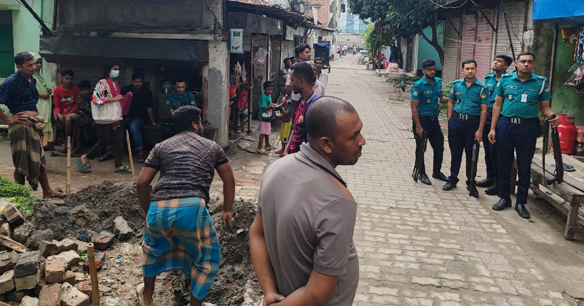 বার বার সংযোগ বিচ্ছিন্ন করার পরেও গাজীপুরের চাপুলিয়ায় জ্বলছে অবৈধ গ্যাসের চুলা 