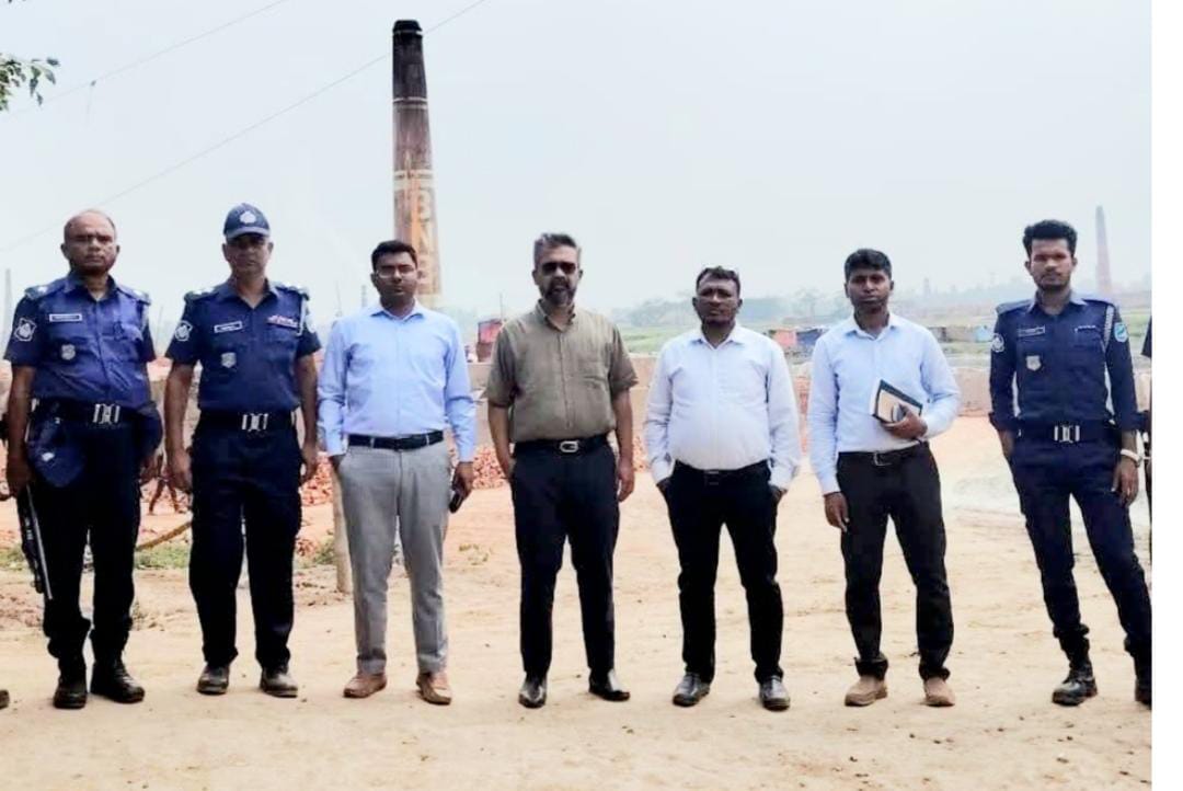 ‎গাজীপুর জেলা পরিবেশ অধিদপ্তরের অভিযানে দুই ইটভাটায় ১৪ লাখ টাকা জরিমানা