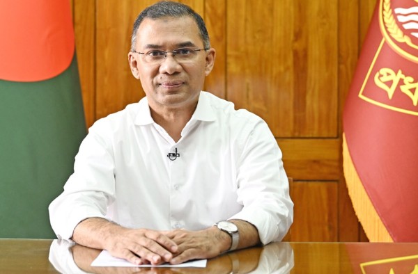 ঈদ ছুটি শেষে সচিবালয়ে কর্মব্যস্ত প্রধানমন্ত্রী