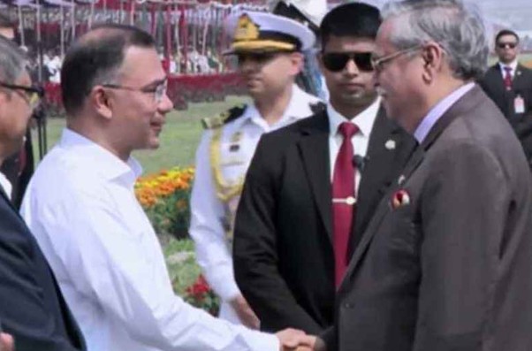 রাষ্ট্রপতি ও প্রধানমন্ত্রীর উপস্থিতিতে স্বাধীনতা দিবসে কুচকাওয়াজ