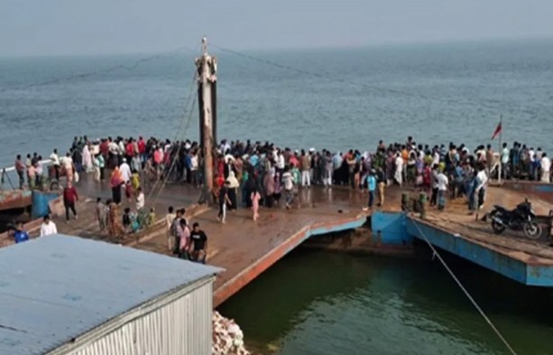 পদ্মায় বাসডুবি: ২৪ জনের মরদেহ উদ্ধার