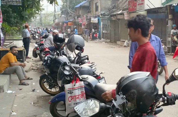নতুন দাম ঘোষণার আগে রাজধানীতে অস্থিরতা, পাম্পে দীর্ঘ লাইন