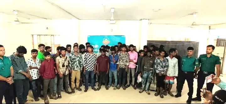 টঙ্গী মাজার বস্তিত এলাকা থেকে ৪৩ জন মাদকসেবী আটক