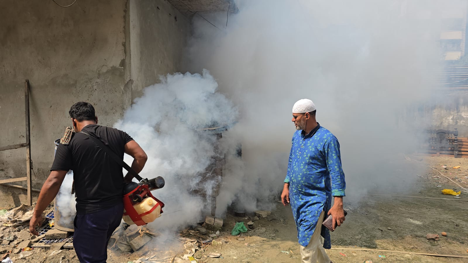 মানবিক দৃষ্টিতে গণমানুষের পাশে আব্দুল আউয়াল সরকার
