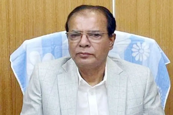বিমানবন্দরে হঠাৎ অসুস্থ ত্রাণমন্ত্রী, আনা হচ্ছে ঢাকায়