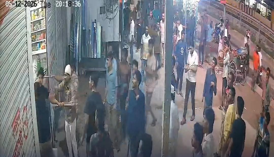 বাকিতে পণ্য না পেয়ে দোকানে ভাঙচুর-গুলি