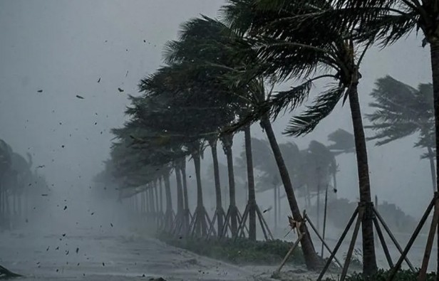 ঢাকাসহ ১৭ অঞ্চলে দুপুরের মধ্যে বজ্রবৃষ্টি, নদীবন্দরে সতর্ক সংকেত