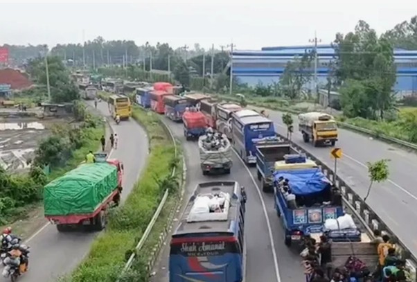 ঢাকা-টাঙ্গাইল-যমুনা সেতু মহাসড়কে ২৩ কিলোমিটার যানজট