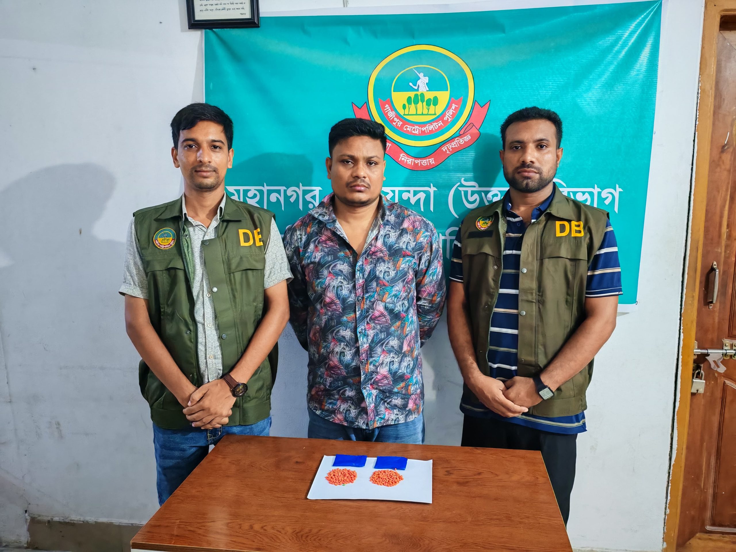 ‎গাজীপুরে ৪০০ পিস ইয়াবাসহ মাদক ব্যবসায়ী আটক-১