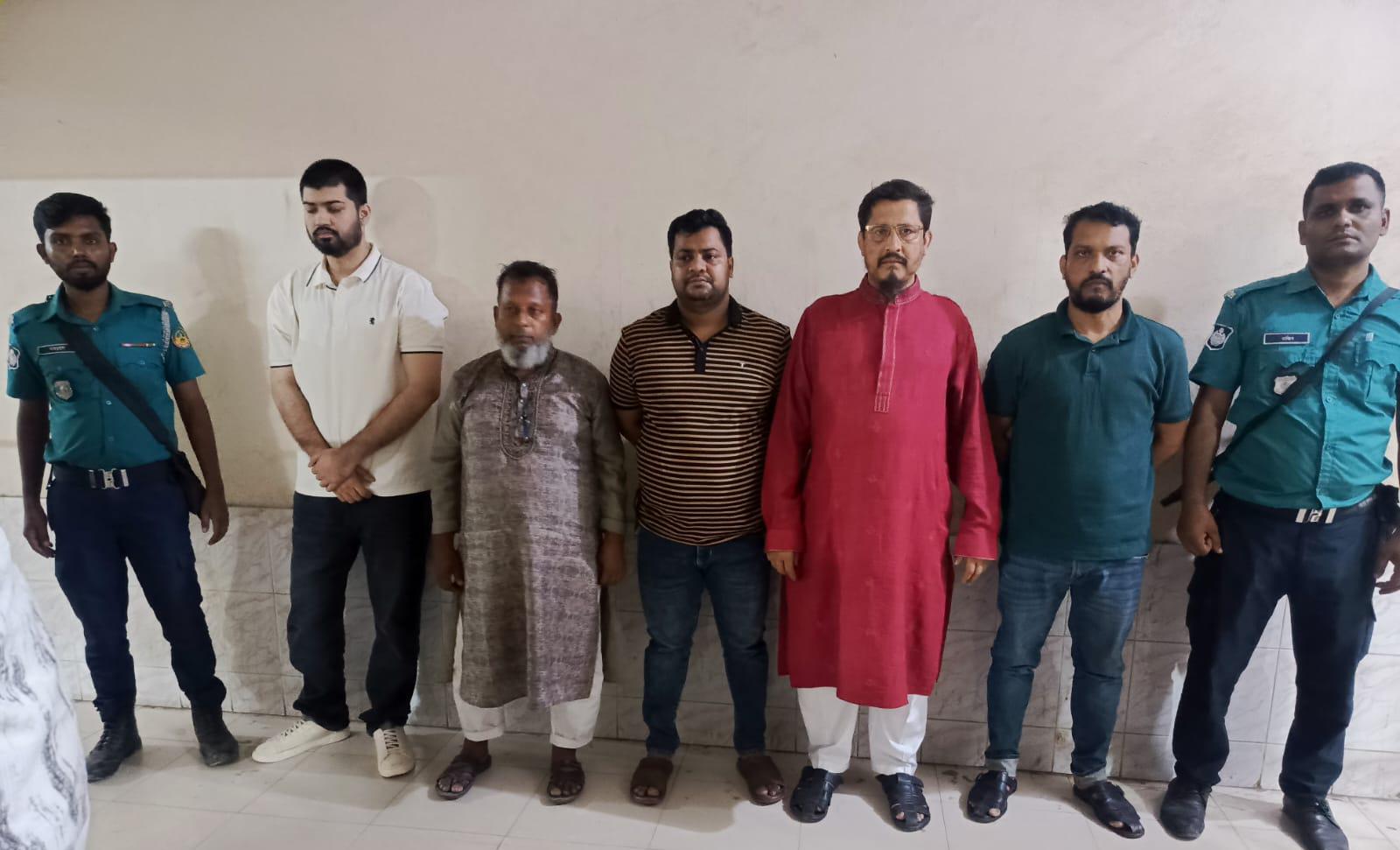 নিষিদ্ধ ঘোষিত সংগঠনের গোপন বৈঠক থেকে ৫ জন আটক, উদ্ধার সাড়ে ১০ লাখ টাকা