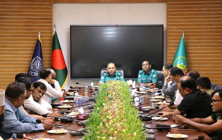 ডিবির কার্যক্রম আরও গতিশীল করতে জিএমপি কমিশনারের দিকনির্দেশনা