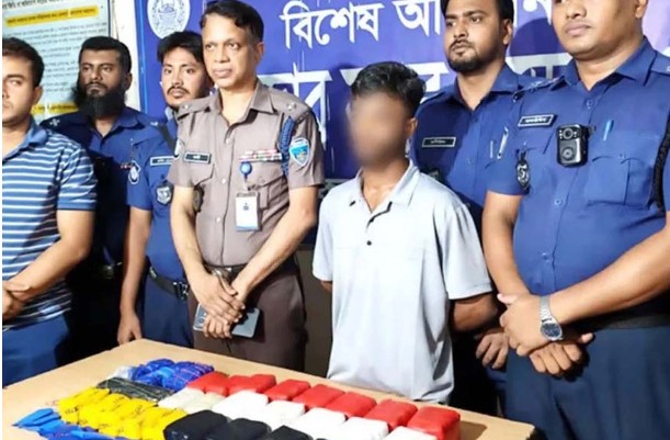 ঢাকাগামী বাসে মিলল ৯২ হাজার ইয়াবা, চালক পলাতক