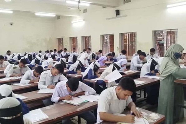 চট্টগ্রাম বোর্ডের এইচএসসি পরীক্ষা অনির্দিষ্টকালের জন্য স্থগিত
