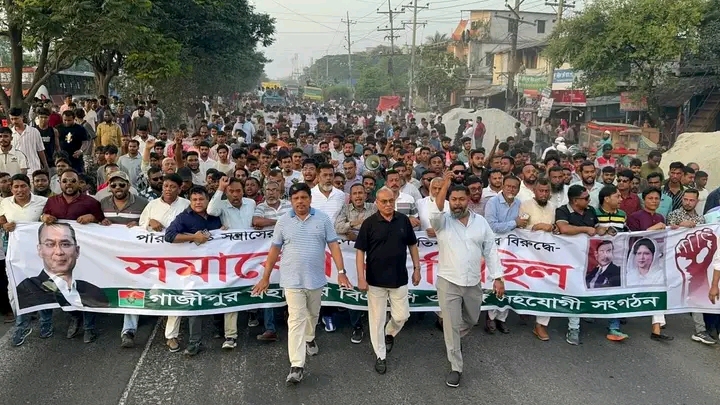 সন্ত্রাস-নৈরাজ্যের প্রতিবাদে গাজীপুর মহানগর বিএনপির বিক্ষোভ মিছিল