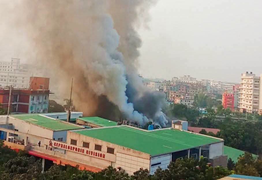 গাজীপুরে ইবনে সিনা ফার্মাসিউটিক্যালসের ভবনে আগুন, নিয়ন্ত্রণে ফায়ার সার্ভিস