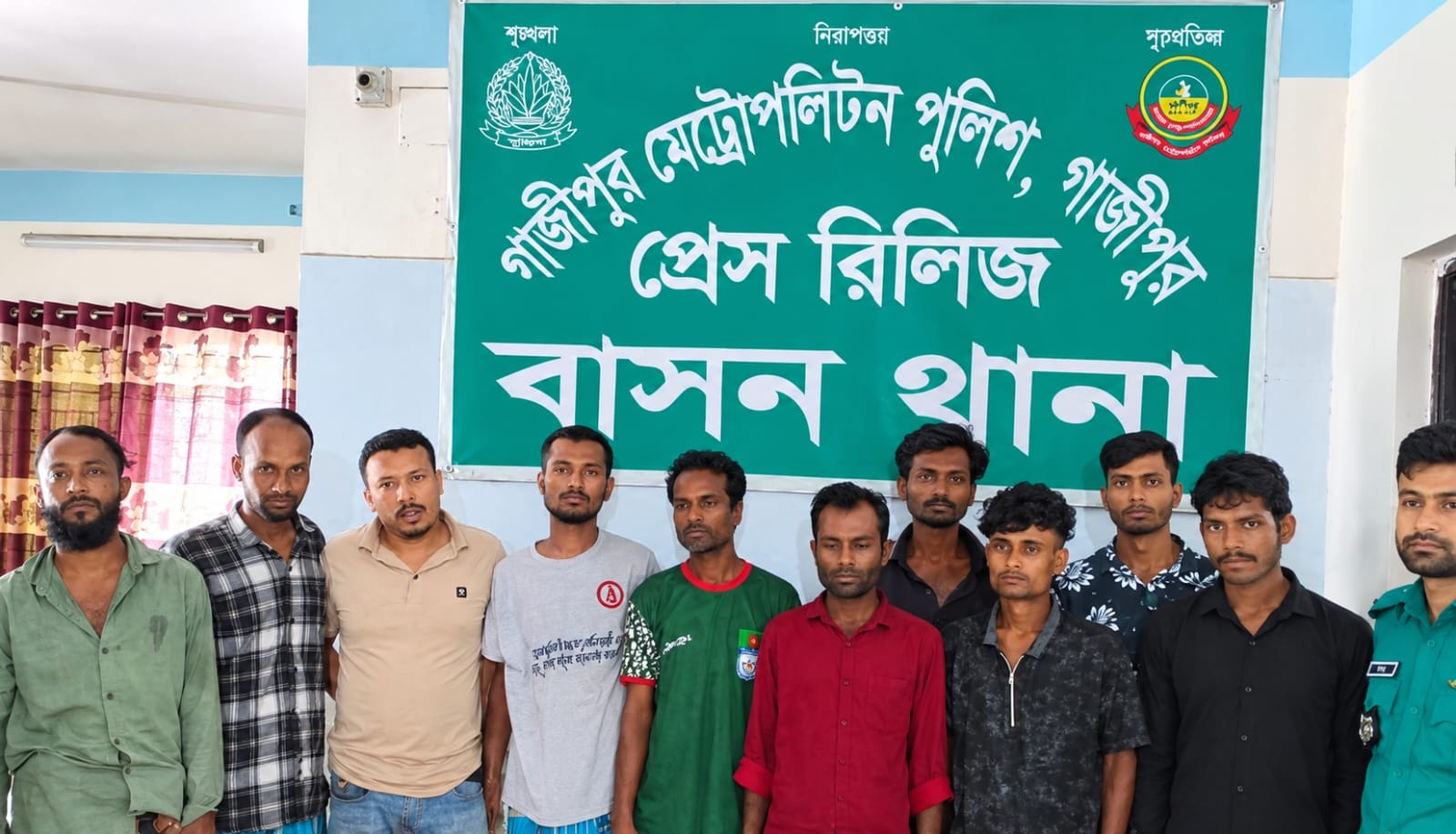 গাজীপুরের বাসনে পুলিশের বিশেষ অভিযান, বিভিন্ন মামলায় গ্রেপ্তার ১১