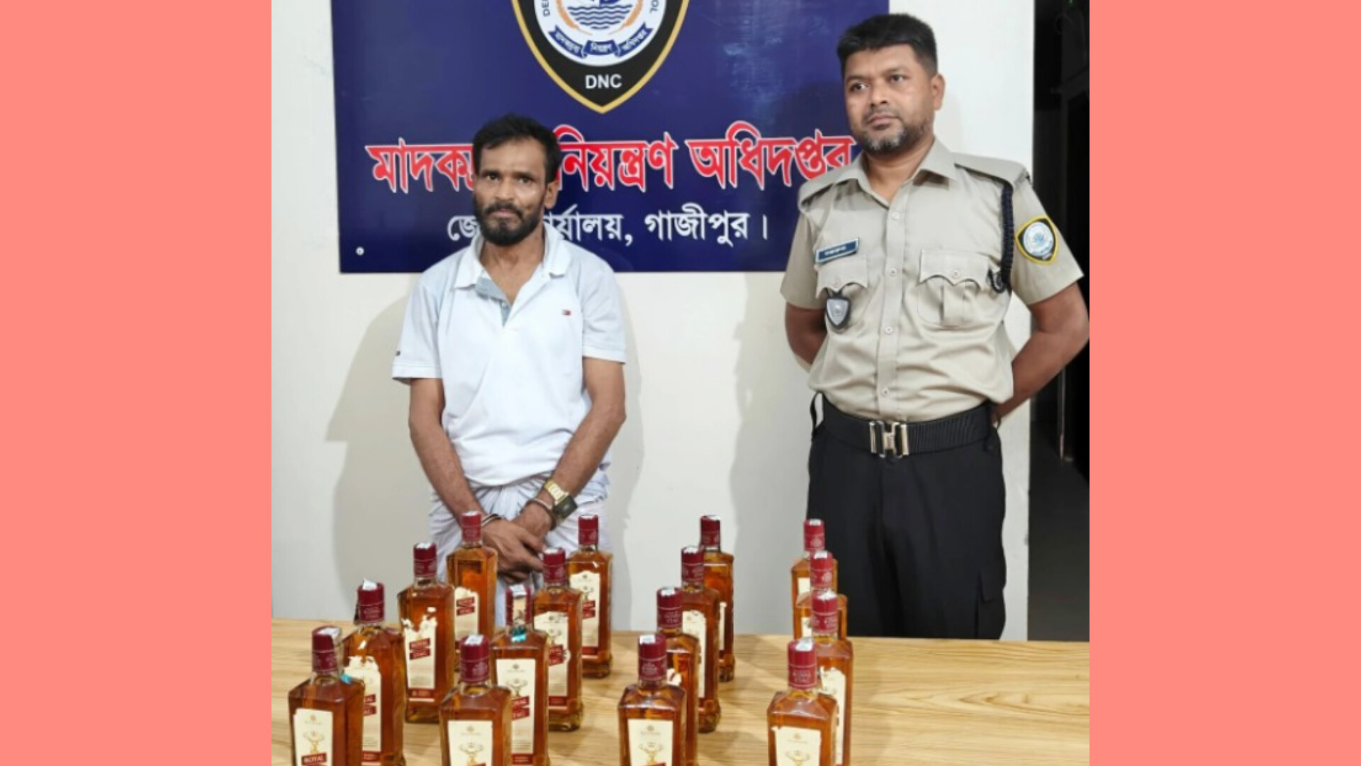 গাজীপুরে ১৬ বোতল বিদেশি মদসহ একজন গ্রেপ্তার